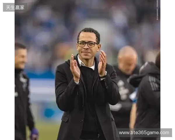 官方:罗塞尼尔出任切尔西主帅,签约至2032年 官方:罗塞尼尔出任切尔西主帅,签约至2032年