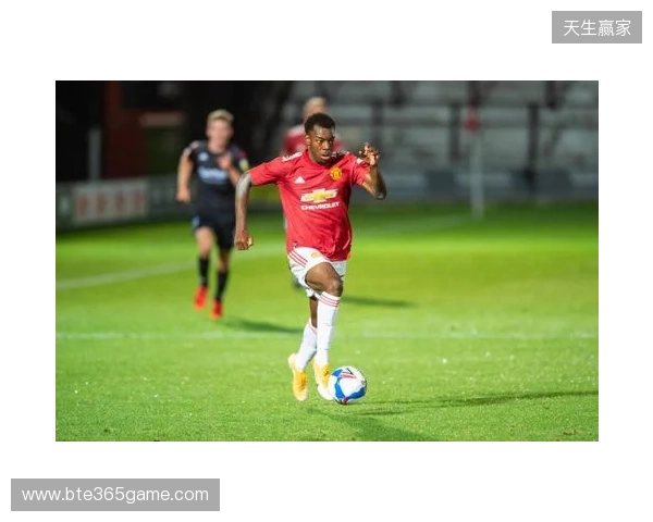 陕西联合官宣：27岁瑞典籍身高1米85中场伊兰杜斯特正式加盟球队