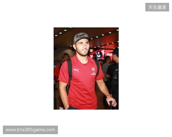 英超官方晒出图片:阿森纳U15全员抵达北京