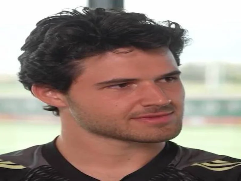 拉门斯：场外我只是个普通人；作为门将我最大的偶像是诺伊尔